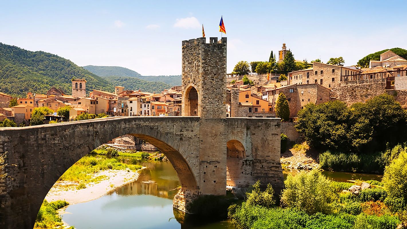 西班牙巴塞隆拿盧佩特+貝薩盧一日遊【中文司導+可選酒店接送】