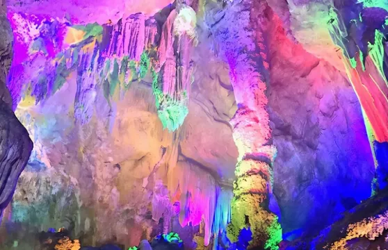 柳州+龍女溝景區+夢嗚苗寨+老君洞/多國語言導遊@