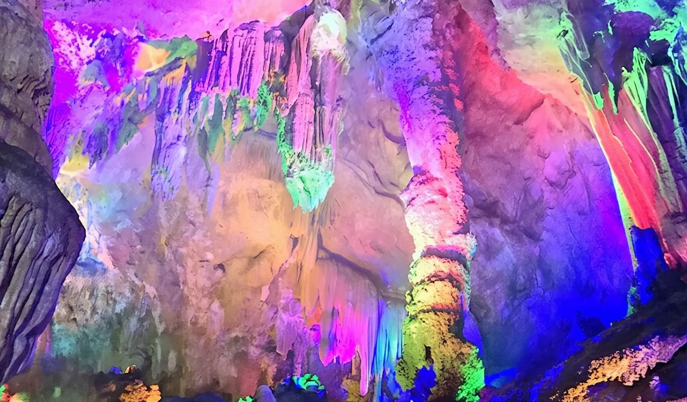 Liuzhou + Lugar turístico de Longnügou + Aldea Miao de Mengwu + Cueva de Lao Jun / Guía en varios idiomas