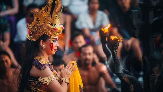 ケチャダンス at ウルワツ寺院 + シーフードディナー 【プライベートツアー ケチャダンスチケット / ホテル送迎】