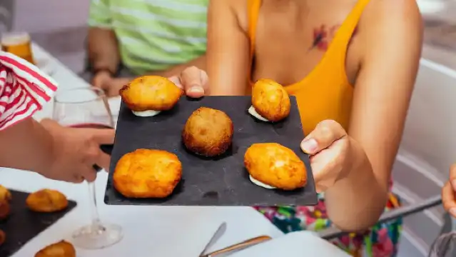 The 10 Tastings of Valencia With Locals: Private Food Walking Tour 