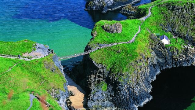 Giants Causeway, Rope Bridge, Carrickfergus Castle and Dark Hedges Tour