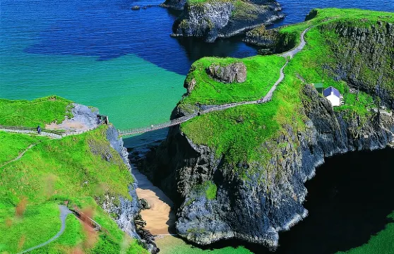 巨人之路、繩橋、卡里克弗格斯城堡及黑暗樹籬之旅