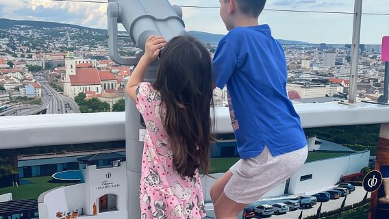 Bratislava: Recorrido a pie nocturno por el casco antiguo y el puente OVNI