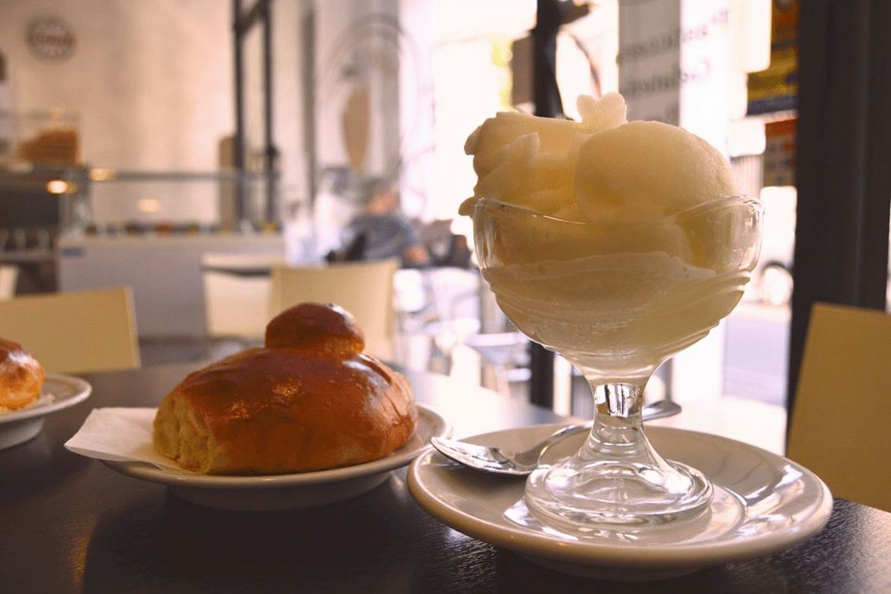 Sicilian Bites: Tour gastronomico di Taormina: arancini, cannoli e altro ancora