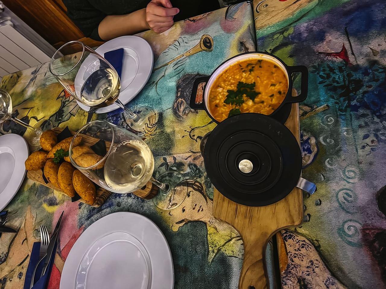 Porto: Walking Dinner Tour with Family-Owned Restaurants