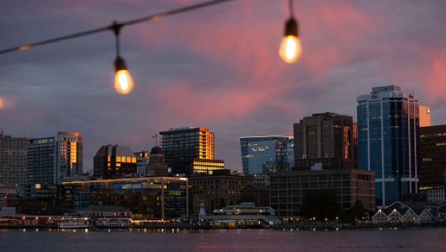 Kapal Pesiar Matahari Terbang Halifax di Kapal Tall Ship Silva