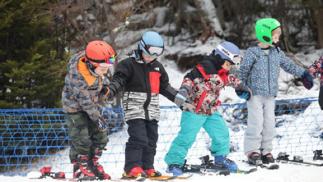 Ushuaia: Clase de esquí o snowboard con pase de remontes y comida