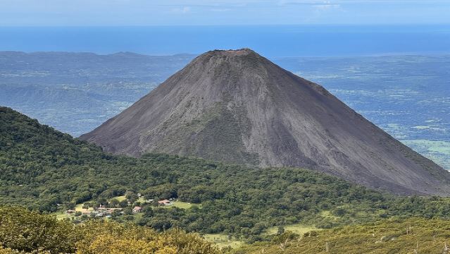 Santa Ana Vulkan Tour: Vermeide die Menschenmassen bei einer frühmorgendlichen Wanderung!