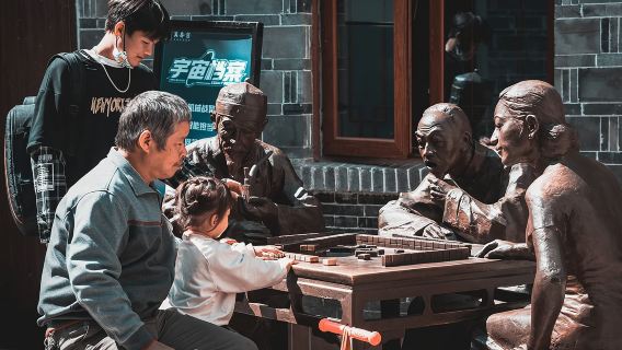 Scopri lo stile di vita rilassato di Chengdu: prova il mahjong al People's Park, con opzioni in più lingue e tè omaggio [cinese/inglese]