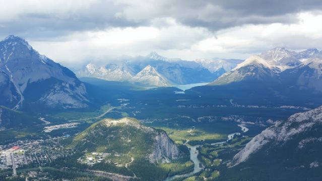 加拿大卡爾加里-班夫國家公園-路易絲湖村【中文包車自由行】