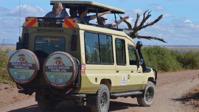 Tham quan Công viên Quốc gia Nairobi, Trại Voi Mồ Côi và Trung tâm Hươu Cao Cổ