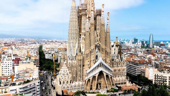 Barcelona: Sagrada Familia Monolingual Skip-the-Line Tour