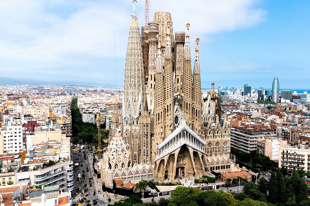 Barcelona: Sagrada Familia Monolingual Skip-the-Line Tour