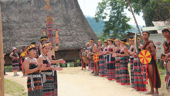 The village of the Kathu ethnic minority, plan with night sightseeing in Hoi An ( lunch+dinner)