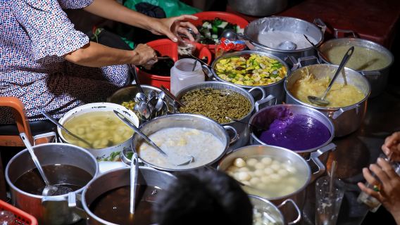 Departs from Hue | Hue Food tour