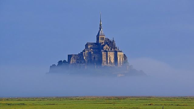 Mont St Michel Full Day Tour with a National Guide from Bayeux