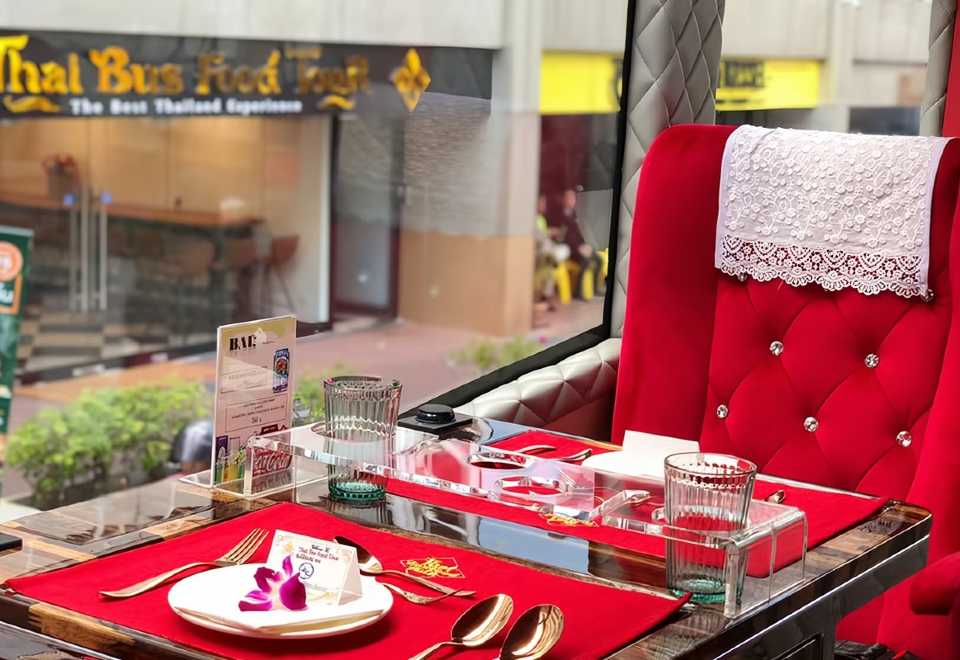 Bangkok travel - Michelin sightseeing bus tour for authentic Thai food experience