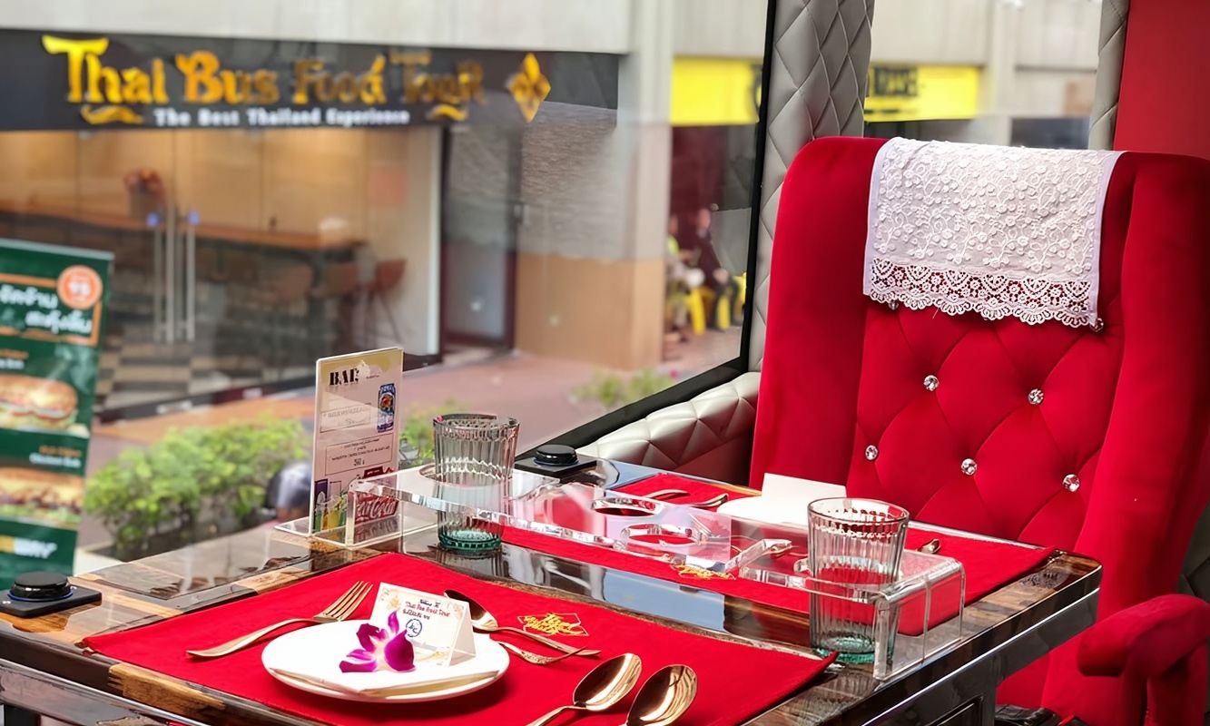 Bangkok travel - Michelin sightseeing bus tour for authentic Thai food experience