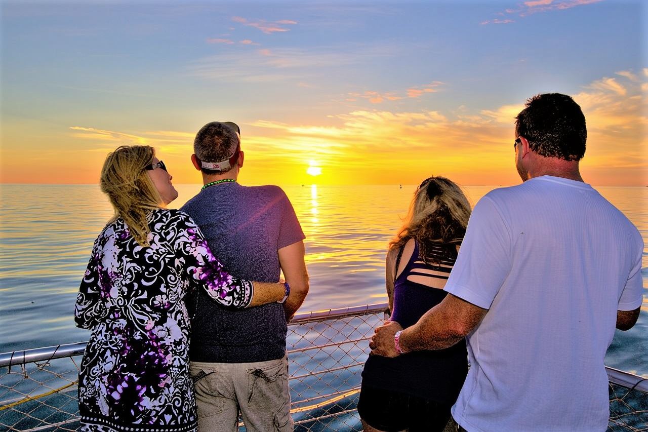 Key West Sunset Cruise: Dinner, Live Music & Drinks Included