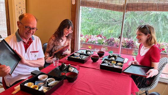 Make Rice Balls and Enjoy a Japanese Home-Style Lunch in Yanaka