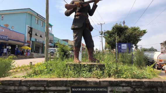 Fort Portal: Tham quan thành phố với Cung điện Vua và Chợ địa phương