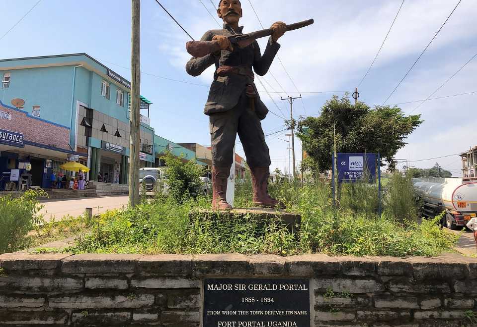 Fort Portal: City Tour with King's Palace & Local Market