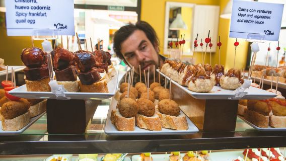 Barcelona: Tapas & Anggur, Tur Pribadi di Kedai Tradisional