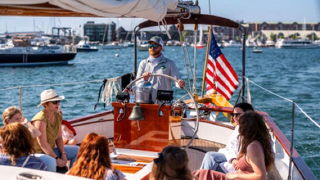 Newport : Croisière au coucher du soleil sur le schooner Madeleine