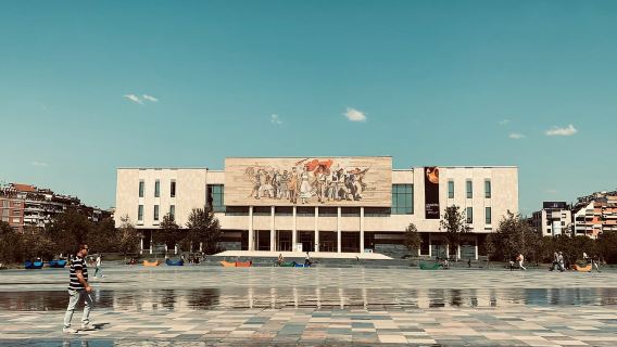 Tirana: Visita guiada de 2 horas a los tesoros ocultos
