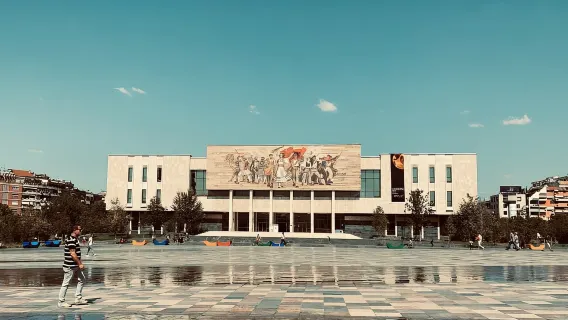 Tirana: Passeio turístico guiado de 2 horas por tesouros escondidos