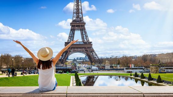 Paris: Skip-the-Line Eiffel Tower and Trocadero Gardens Tour