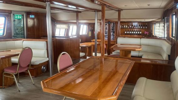 Protaras: Yate de lujo solo para adultos con barbacoa y una bebida