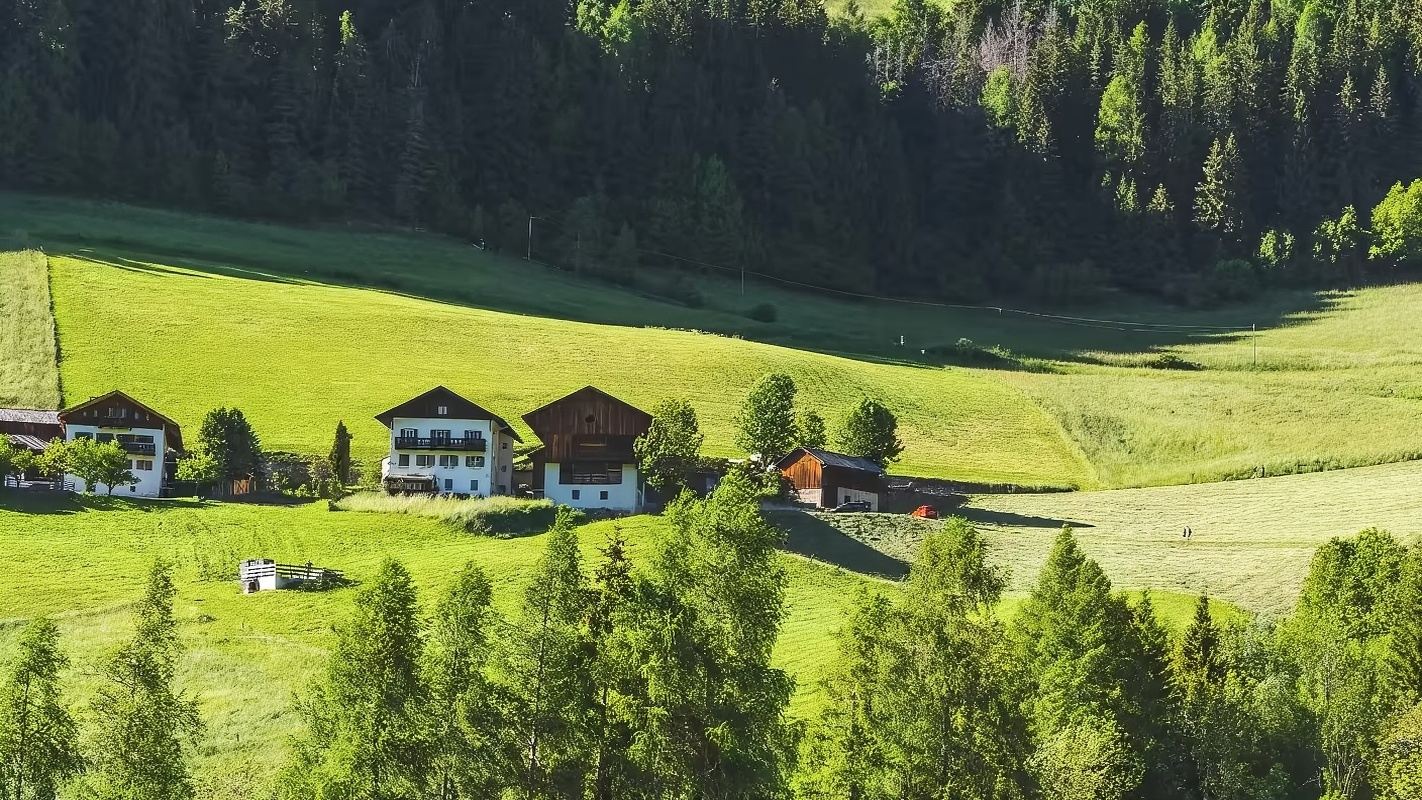 米蘭出發—多洛米蒂經典的明信片風光：富內斯山谷