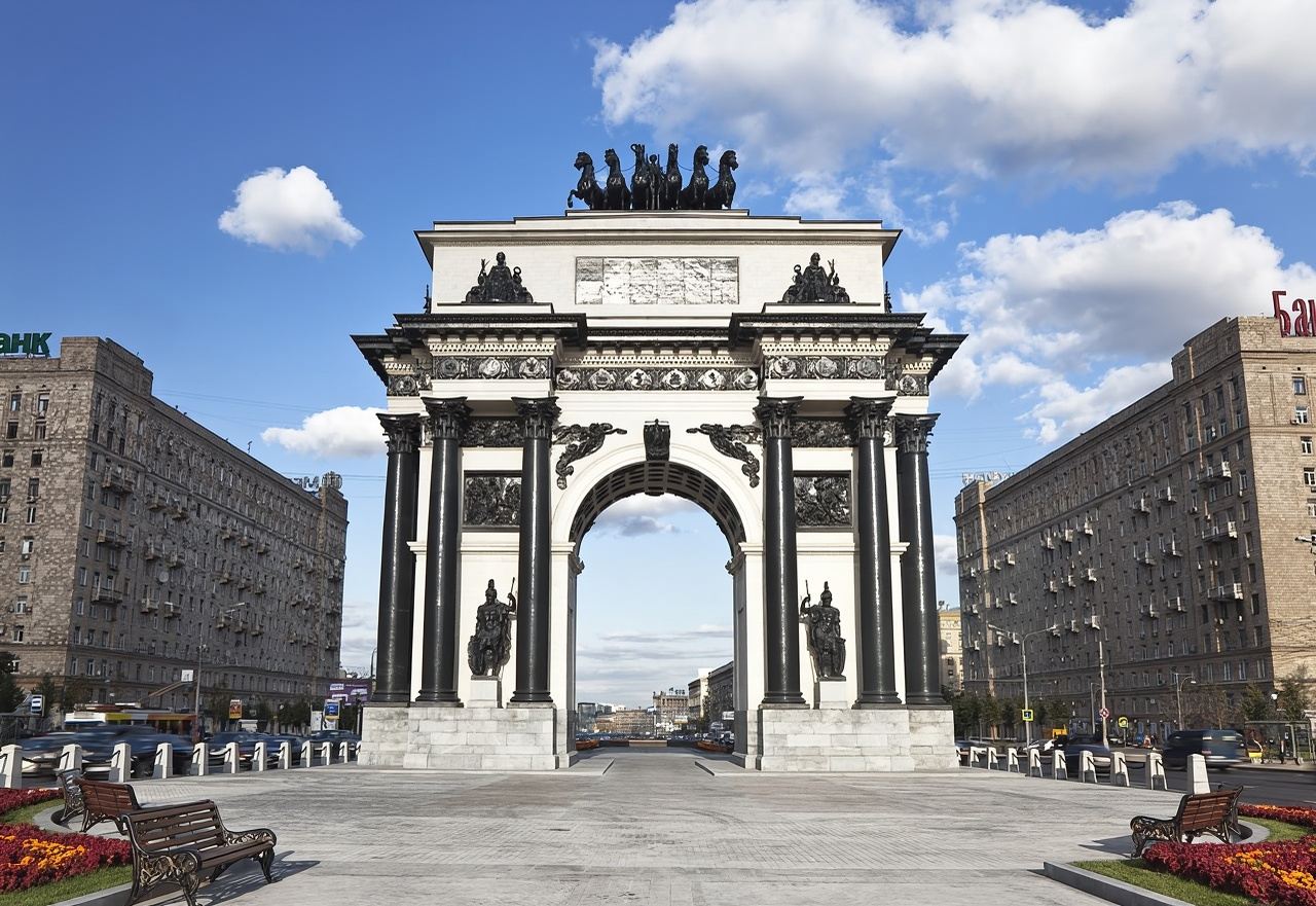 Excursión de un día a la Playa de Cristal + Faro de Tokarevsky + Iglesia de San Andrés + Arco del Triunfo Ruso