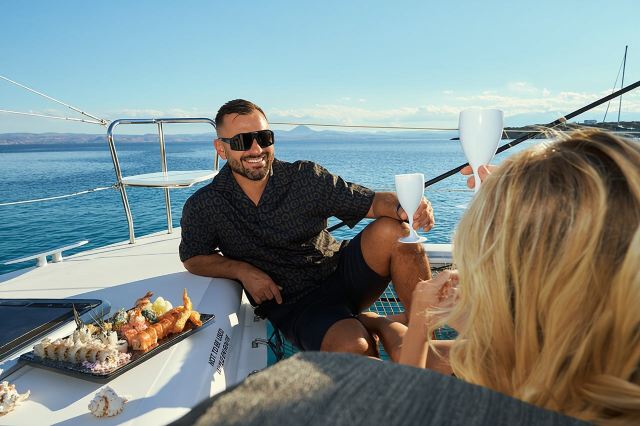 Heraklion: Sunset Luxury Cruise with Sushi and Open Bar