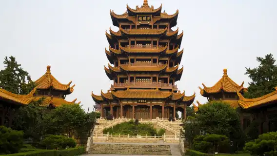 Yellow Crane Tower + Yangtze River Bridge + Jianghan Road Pedestrian Street + Hankou River Beach + Zhiyin guide and Translation G