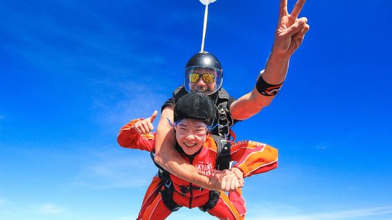 Прыжок с парашютом в Ванаке на Южном острове Новой Зеландии (три высоты на выбор + экскурсия по озеру Ванака)