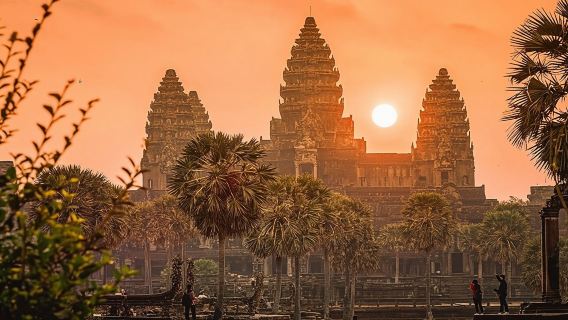 Angkor Wat Sunrise or Sunset Tour with Guide from Siem Reap