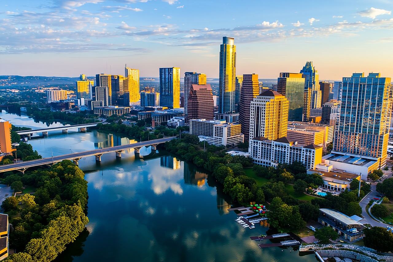 San Antonio Driving Tour From Austin with Boat Cruise & The Alamo