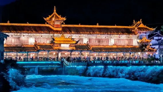 1-Day Tour: Dujiangyan and Qingcheng Mountain in SiChuan With Blue Tears Option