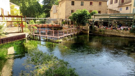 Excursion d'une demi-journée à Roussillon, Gordes et la ville des fontaines en France|Magnifique paysage du village de montagne du Luberon|Départ le matin