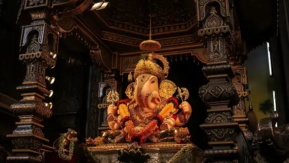 Guided Highlights of Pune Car Tour with a local (4 Hrs Sightseeing in AC Car)