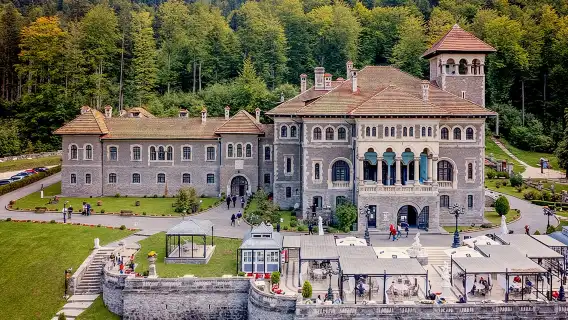 3 Castle:Peles ,Bran,Cantacuzino Tour from Brasov /Hotel pickup 