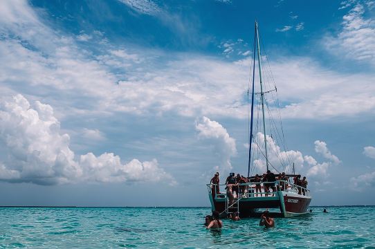 3 站式 Stingray City、珊瑚礁浮潛與 Starfish Point 之旅