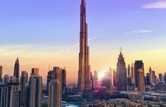 拉斯海馬出發的杜拜私人現代之旅