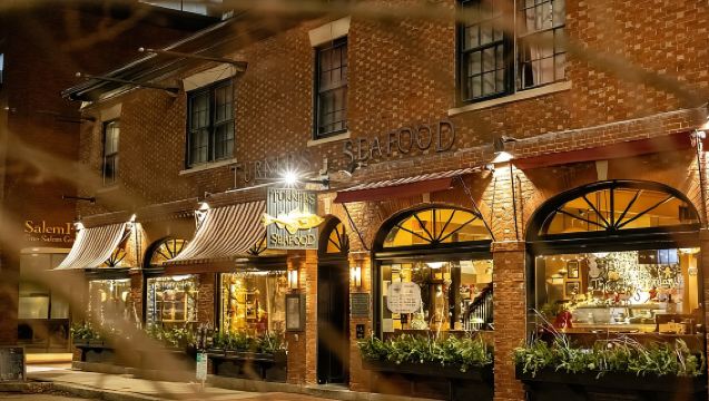 Salem Booze and Brews Haunted Pub Crawl by US Ghost Adventures