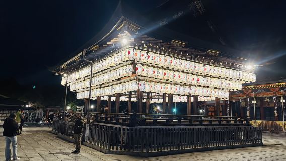 Kyoto: Gion Magical Night Walking Tour with Geisha Trivia