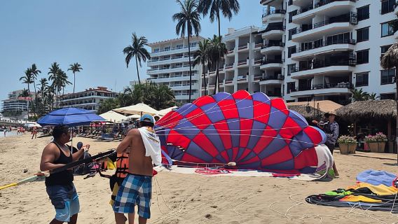 Puerto Vallarta: Private Parasailing Experience
