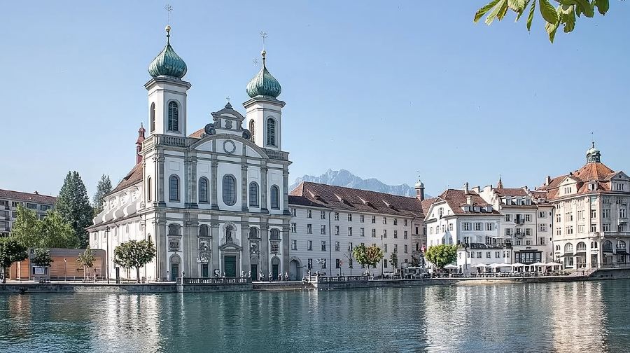 瑞士蘇黎世出發盧塞恩老城+英格堡一日遊(仙境小眾天堂小鎮)
